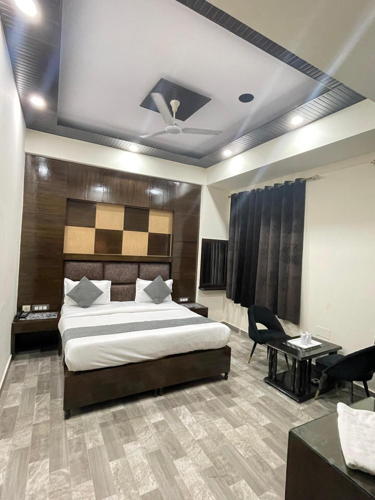 Hotel Radiance Delhi  Extérieur photo